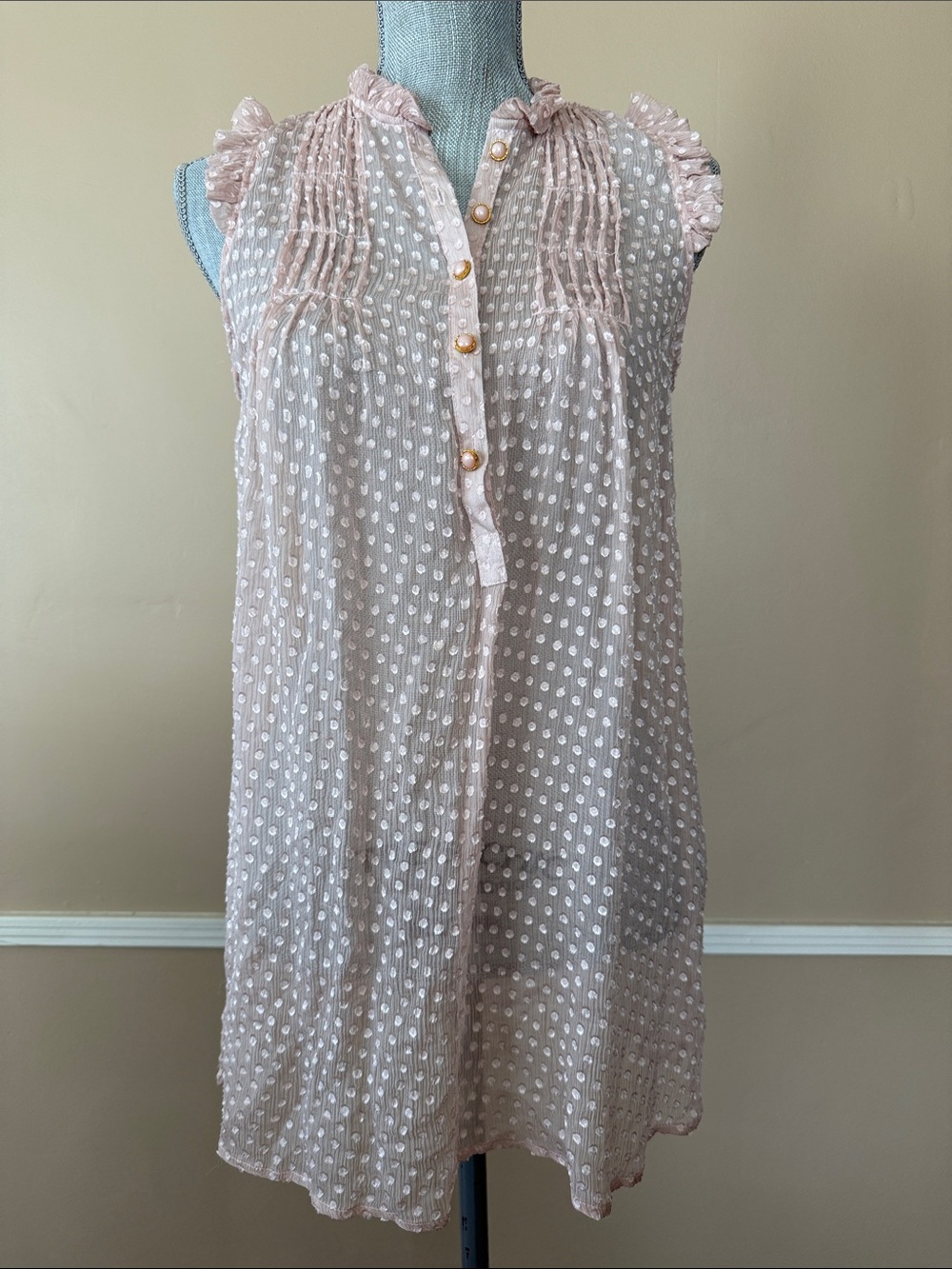 BLUSH PINK SLEEVELESS SWISS DOT RUFFLED SHOULDER TOP SIZE LARGE 🌟NWT🌟